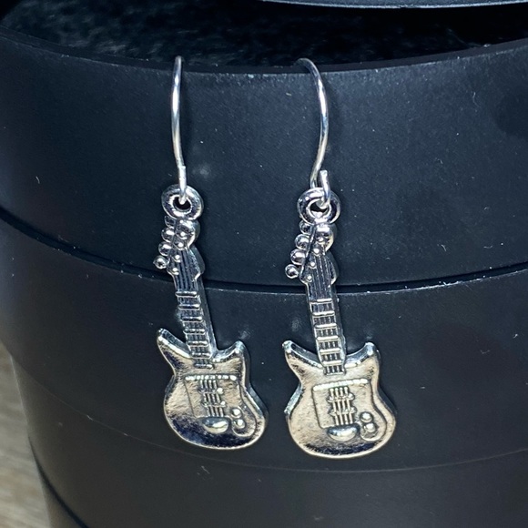 NEW Silvertone Guitar Earrings - Picture 1 of 2